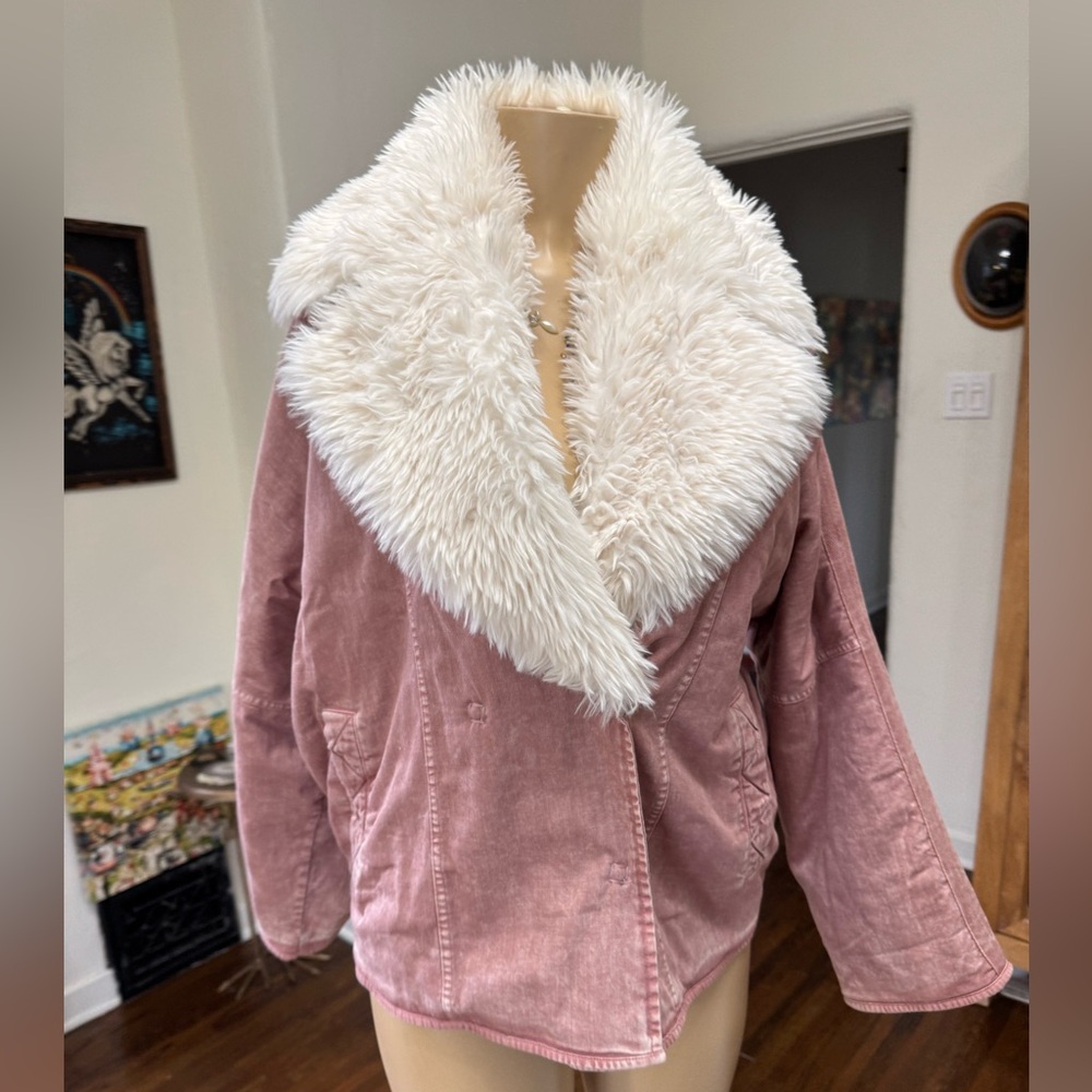 Free People Pink Denim Jacket with White Faux Fur Collar NWT - Picture 3 of 11